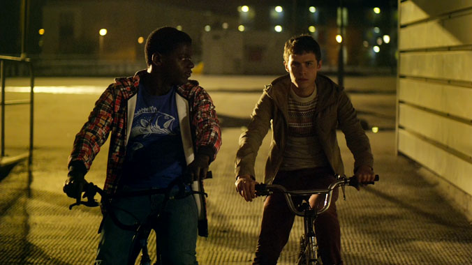 The Fades S01E01: Les esprits (2011)