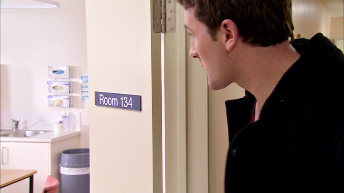 The Almighty Johnsons S01E05: This Is Not Washing Powder, My Friend (2011)