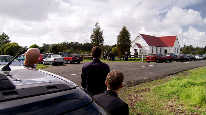 The Almighty Johnsons S01E06: Goddesses, Axl, Come in All Forms (2011)