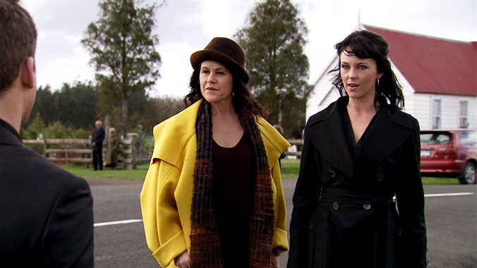 The Almighty Johnsons S01E06: Goddesses, Axl, Come in All Forms (2011)