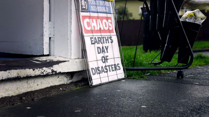 The Almighty Johnsons S02E13: The End of the World as We Know It (2013)