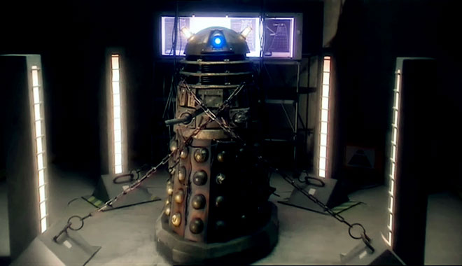 Doctor Who S01E06: Dalek (2005)