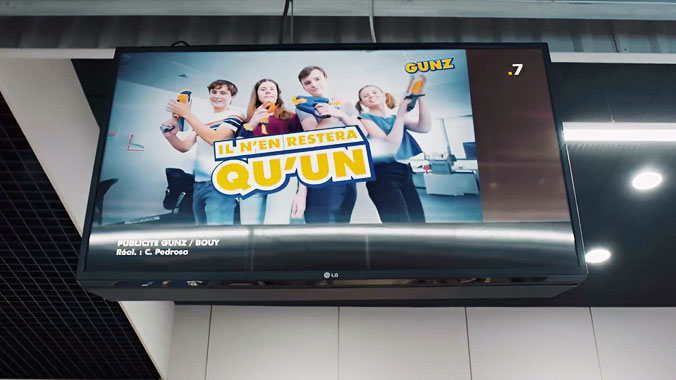 L'effondrement S01E01: J+2, le supermarché (2019)