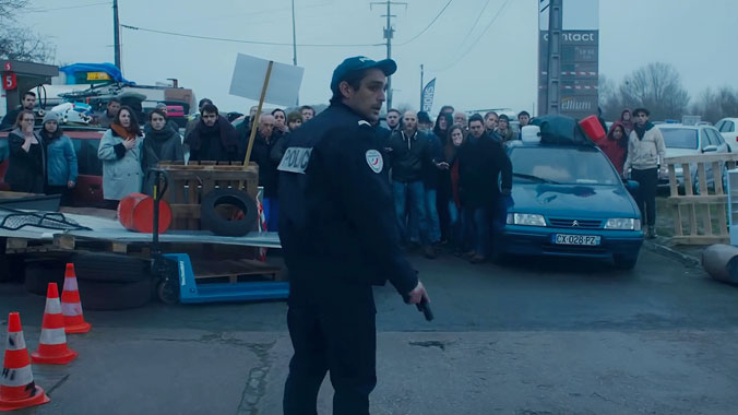 L'effondrement S01E02: J+5, La Station-service (2019)