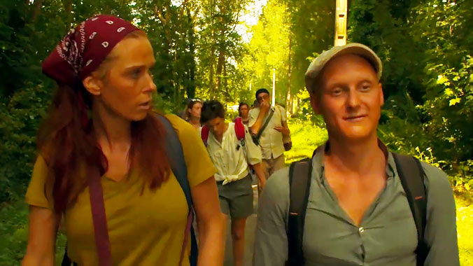 L'effondrement S01E04 : J+25, Le hameau (2019)