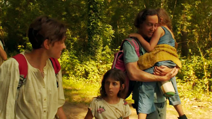 L'effondrement S01E04 : J+25, Le hameau (2019)