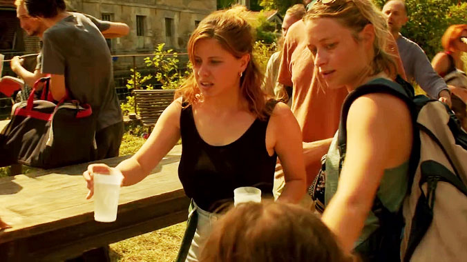 L'effondrement S01E04 : J+25, Le hameau (2019)