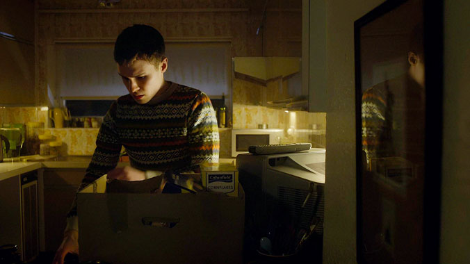 The Fades S01E02: Double Vie (2011)