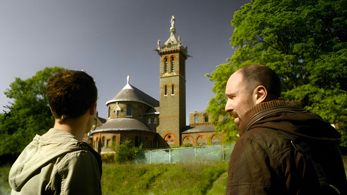The Fades S01E02: Double Vie (2011)