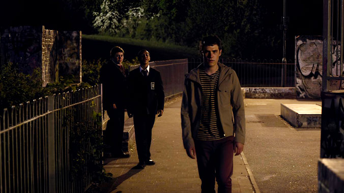 The Fades S01E02: Double Vie (2011)