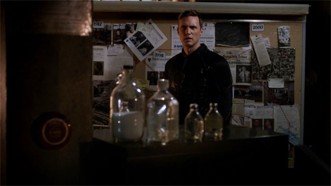 The Flash S01E22: Invincible (2016)