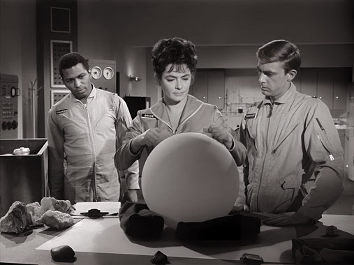 The Outer Limits S01E24: La pierre de Lune (1964)
