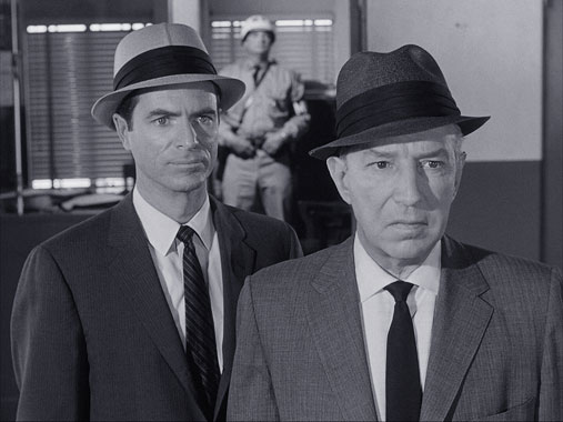 The Outer Limits S02E01: Le soldat (1964)