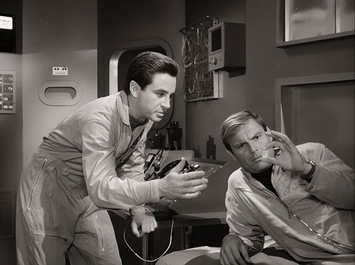 The Outer Limits S02E07: L’invisible ennemi (1964)