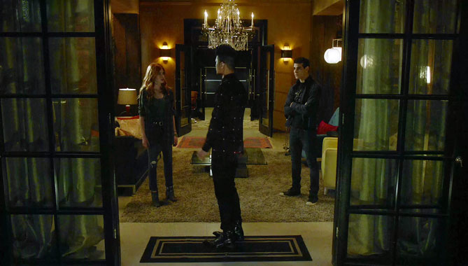 Shadowhunters S02E05: Ombre et poussières (2017)