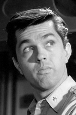 Tom Skerritt 1933
