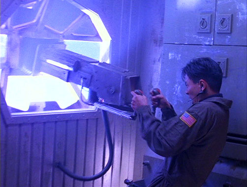 Space Above And Beyond S01E12: Une rivière d'étoiles (1995)