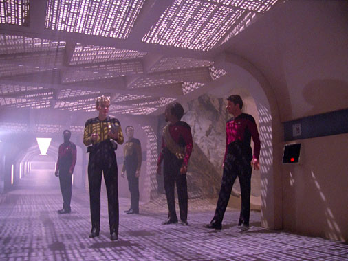 Star Trek : La Nouvelle Génération S01E13 FR S01E12 : Data et Lore (1987)