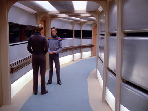 Star Trek : La nouvelle génération S01E19 FR S01E18: L'Âge de maturité (1987)