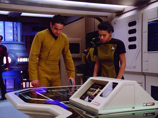Star Trek : La nouvelle génération S01E22 FR S01E21: Symbiose (1987)