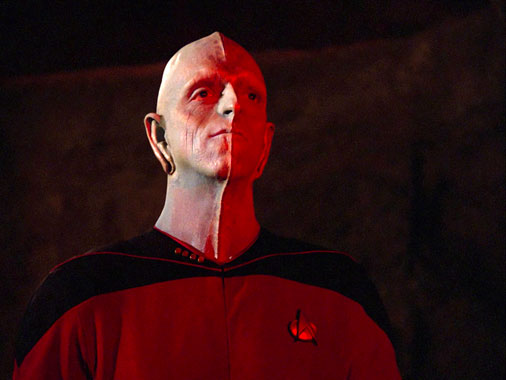 Star Trek : la nouvelle génération S01E25 FR S01E24 : Conspiration (1987)