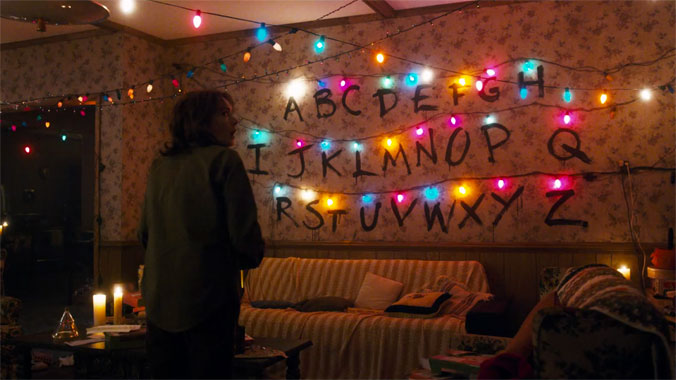 Stranger Things S01E03: Petit Papa Noël (2016)