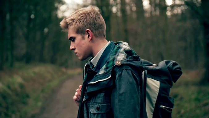 Wolfblood, le secret des loups S03E02: Wolfbloods vs humains (2014)