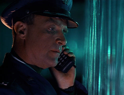 X-Files : Aux frontières du réel S01E10: L'Ange déchu (1996)