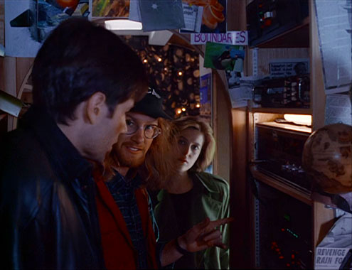 X-Files : Aux frontières du réel S01E10: L'Ange déchu (1996)