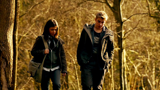 Wolfblood S01E01: Loup solitaire (2012)